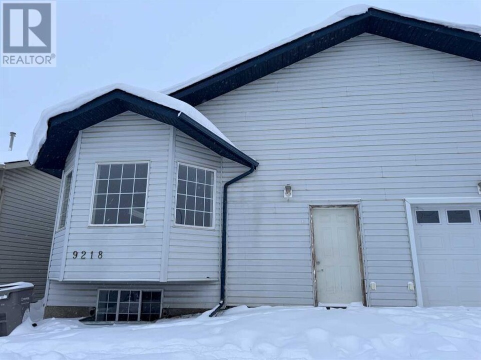 9218 94 Ave in Grande Prairie, AB - Building Photo