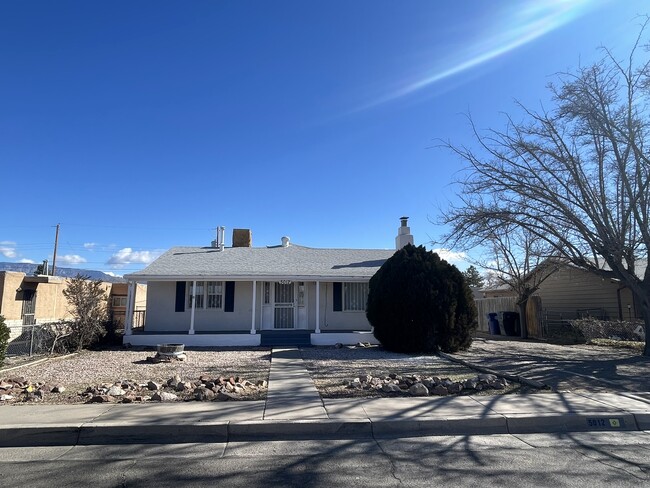 5012 Pastura Pl NW in Albuquerque, NM - Building Photo - Building Photo