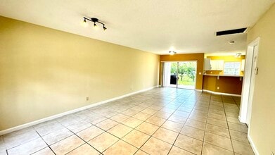 13880 York Ct in Wellington, FL - Building Photo - Building Photo