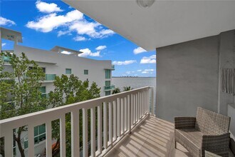 2016 Bay Dr in Miami Beach, FL - Foto de edificio - Building Photo