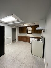 1009 Spring St, Unit Apt 1 in Grinnell, IA - Foto de edificio - Building Photo