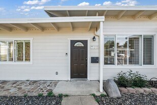 725 Patricia Ave in San Mateo, CA - Building Photo