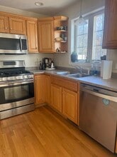 35 Fredonian St in Shirley, MA - Foto de edificio - Building Photo