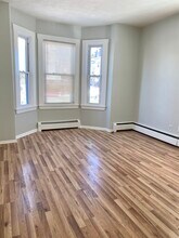 56 Broadway, Unit 1 in Somerville, MA - Foto de edificio - Building Photo