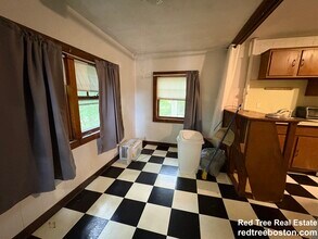 28 Woodward St in Newton, MA - Building Photo - Building Photo