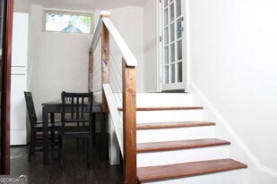 1124 Center St NW in Atlanta, GA - Building Photo