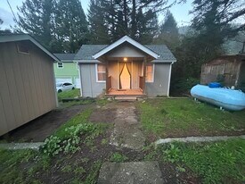 405 Newton Rd, Unit 427 in Weott, CA - Building Photo