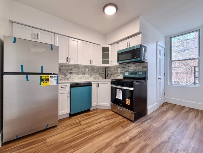 212 15th St in Jersey City, NJ - Building Photo - Building Photo