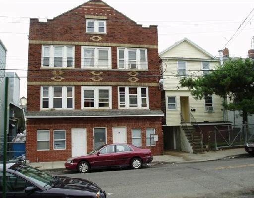 261 Lexington Ave in Bridgeport, CT - Building Photo