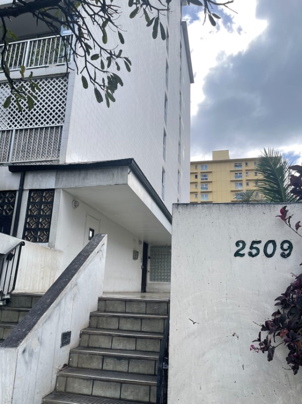 2509 Ala Wai Blvd in Honolulu, HI - Foto de edificio - Building Photo