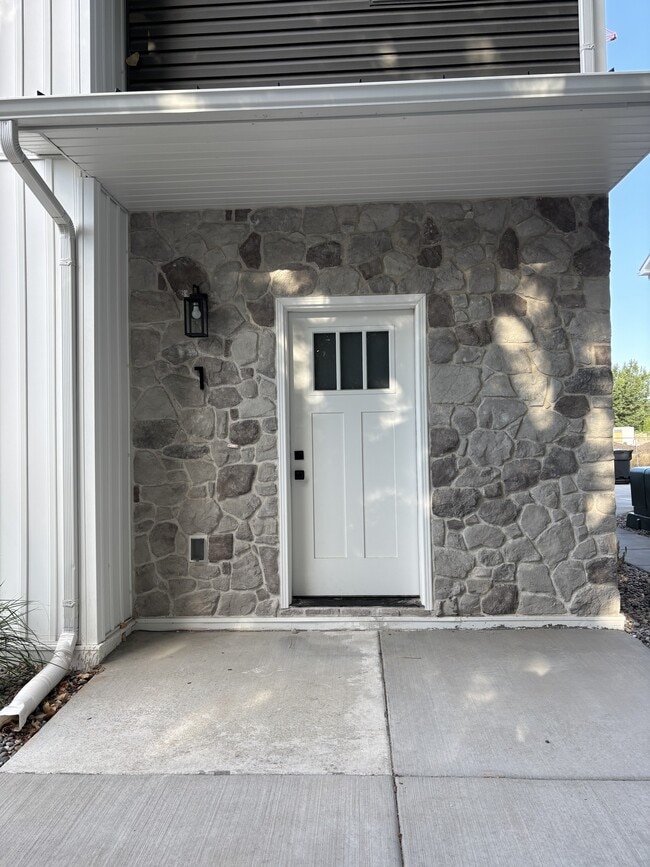 property at 824 E Sunnyside Rd