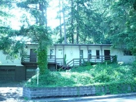 660-670 Kingswood Ave in Eugene, OR - Building Photo