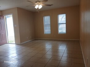 2407 Treasure Hills Ct, Unit Treasure Hill Duplex in Harlingen, TX - Foto de edificio - Building Photo
