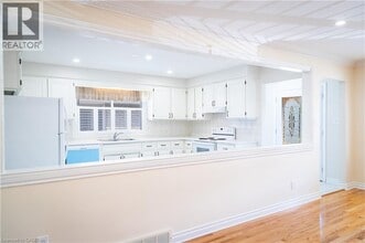 241 Green Rd in Hamilton, ON - Building Photo - Building Photo