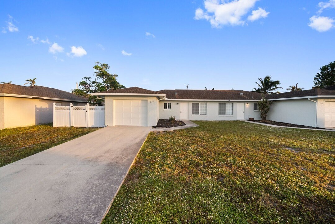 619 108th Ave N in Naples, FL - Building Photo