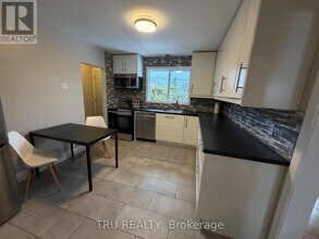 7 Roundhay Dr in Ottawa, ON - Building Photo - Building Photo