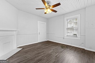 30 Pine St in Grantville, GA - Foto de edificio - Building Photo