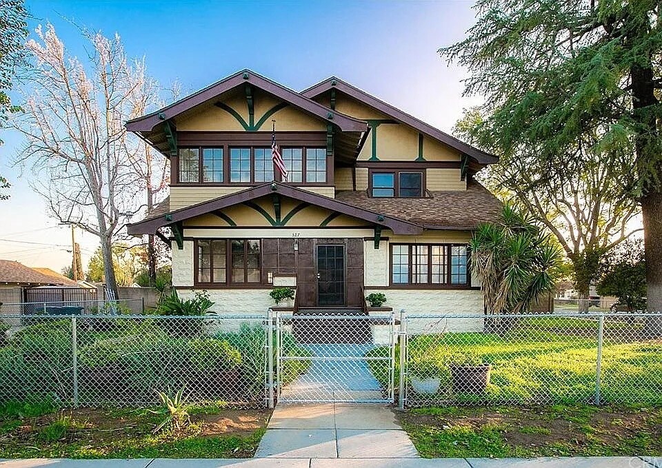 327 W J St in Ontario, CA - Building Photo