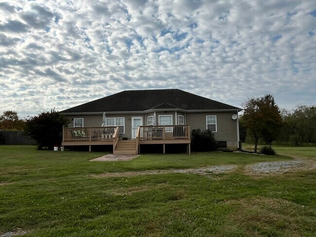 476 Bill Russell Rd in Wartrace, TN - Building Photo - Building Photo