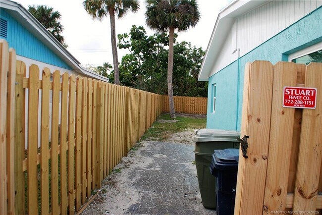 406 Robalo Ct in Stuart, FL - Building Photo - Building Photo