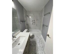 3930 N Pine Grove Ave in Chicago, IL - Building Photo - Building Photo