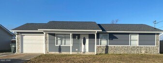 610 E Pine Forest Dr in Lynn Haven, FL - Building Photo