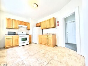 476 Grove St in Irvington, NJ - Building Photo - Building Photo