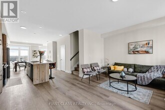 25 Bullate Ln in Richmond Hill, ON - Building Photo - Building Photo