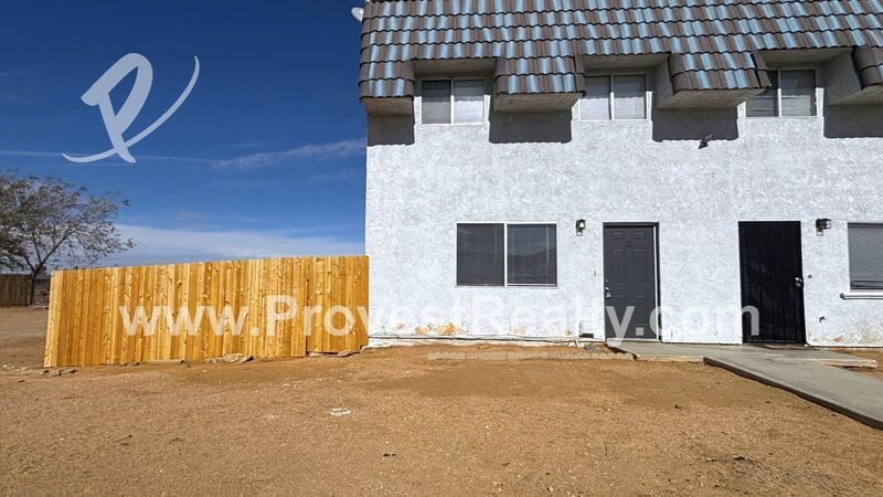22544 Sioux Rd in Apple Valley, CA - Building Photo