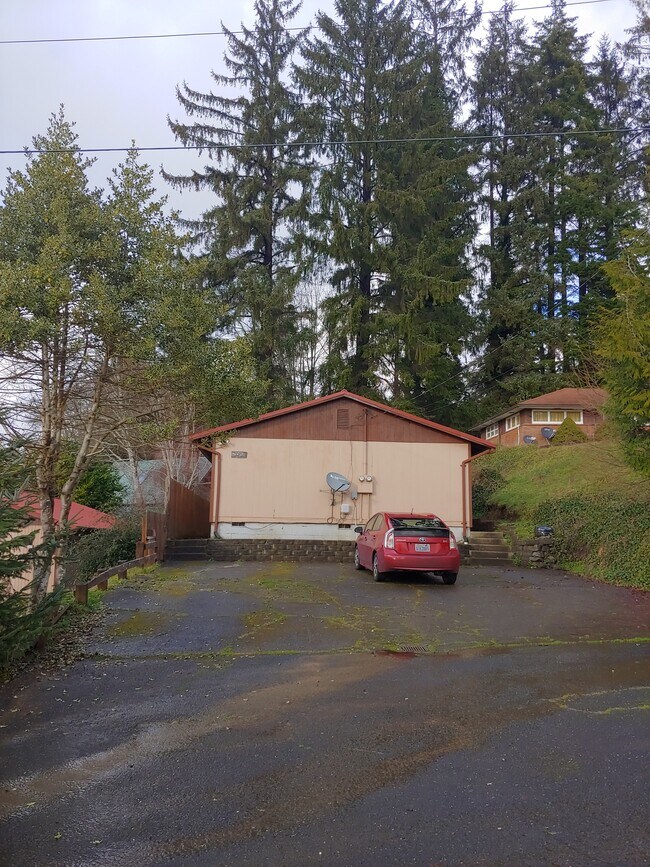 1110 Hayes St, Unit 2 in Aberdeen, WA - Building Photo - Building Photo