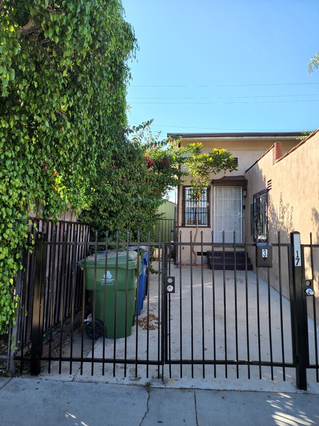 5817 Venice Blvd Apartments and Nearby Los Angeles Apartments For Rent