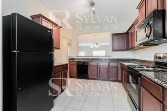 137 Robertson Ln in Jarrell, TX - Building Photo - Building Photo