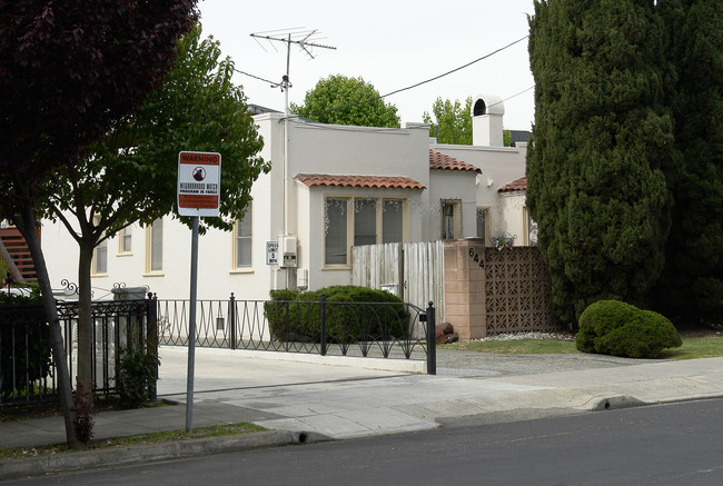 644 Fulton St in Redwood City, CA - Foto de edificio - Building Photo