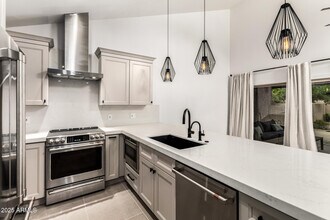 9470 E Riviera Dr in Scottsdale, AZ - Building Photo - Building Photo