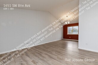 1651 SW 8th Ave in Oak Harbor, WA - Building Photo - Building Photo