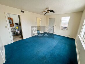 216 W 12th Ave in Mitchell, SD - Building Photo - Building Photo