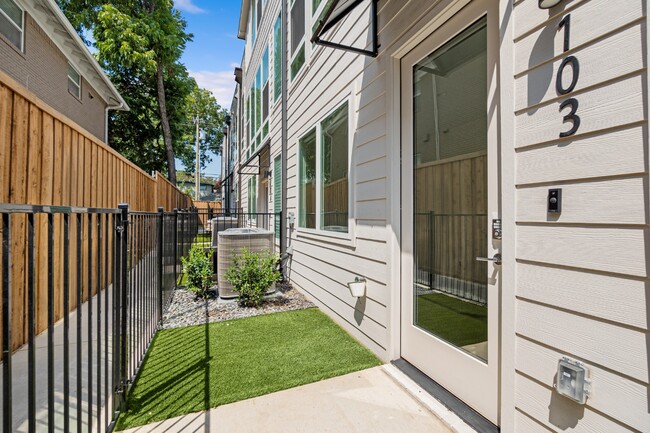 6319 Richmond Ave in Dallas, TX - Building Photo - Building Photo