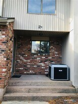 2 Amato Dr in South Windsor, CT - Building Photo