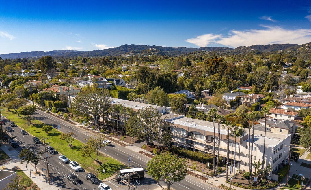 La Vicente in Los Angeles, CA - Building Photo