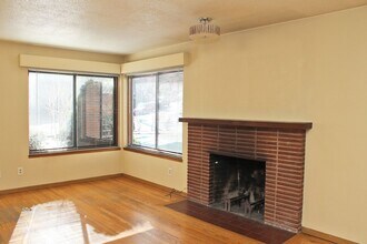 2575 NW Lovejoy St in Portland, OR - Building Photo - Building Photo