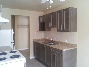 Capilano Court in Edmonton, AB - Building Photo - Building Photo