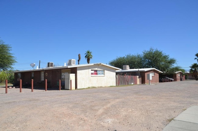 711-741 E Bilby Rd in Tucson, AZ - Foto de edificio - Building Photo