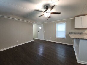 4 Elcona St in Hubert, NC - Building Photo - Building Photo