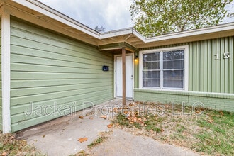 15 MacArthur Dr in Denison, TX - Building Photo - Building Photo