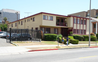 674 S Catalina St in Los Angeles, CA - Building Photo - Building Photo