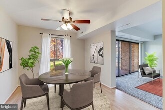 2004 Colts Neck Rd, Unit 11B in Reston, VA - Building Photo - Building Photo