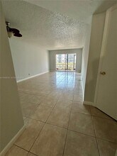 8010 N Colony Cir in Tamarac, FL - Building Photo - Building Photo