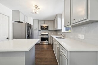 4404 Vivian St in Bellaire, TX - Building Photo - Building Photo