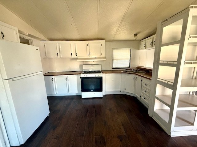 property at 220 Bark Ln