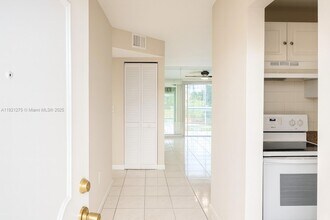 2800 NW 56th Ave, Unit B402 in Lauderhill, FL - Building Photo - Building Photo